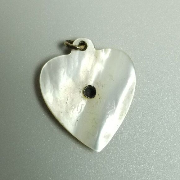 Vintage T Heart Shape Charm Mother Of Pearl Black Enamel Initial Letter Monogram - Picture 2 of 5